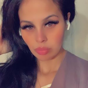 Meet your Posher, Connie